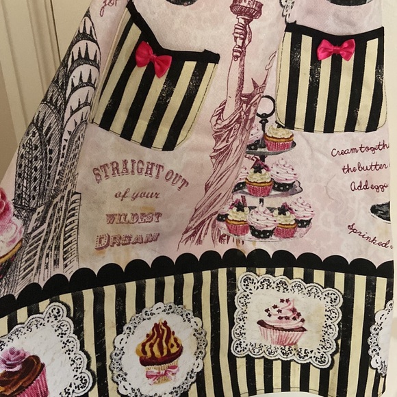 Cupcake bib apron - Picture 4 of 5